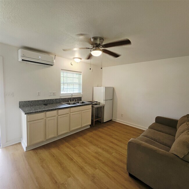 Foto del edificio - 305 Miles Rd