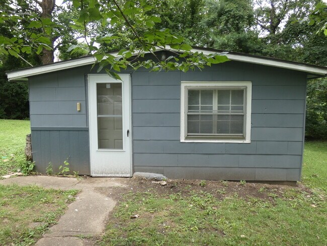 Building Photo - 5400 NW Venetian Dr