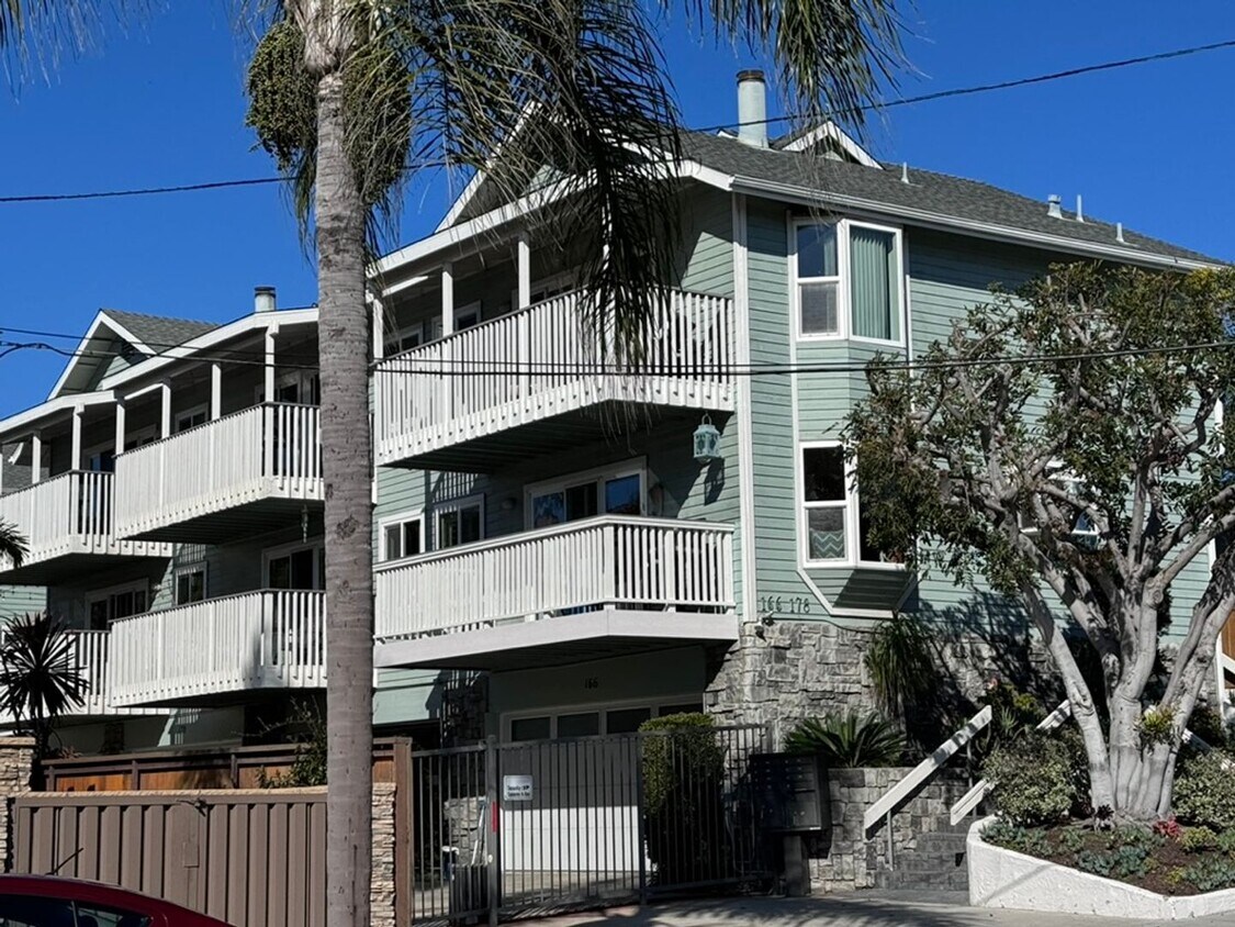 Primary Photo - Furnished 2 bedroom in Carlsbad Village, O...
