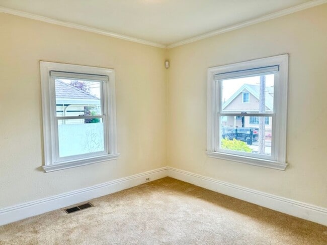 Building Photo - Allendale California 2 Bedroom Bungalow