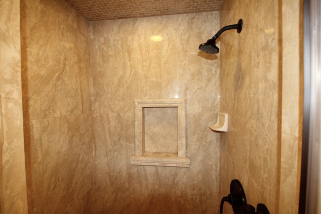 Building Photo - 3 bedroom in Beverly Hills CA 90212