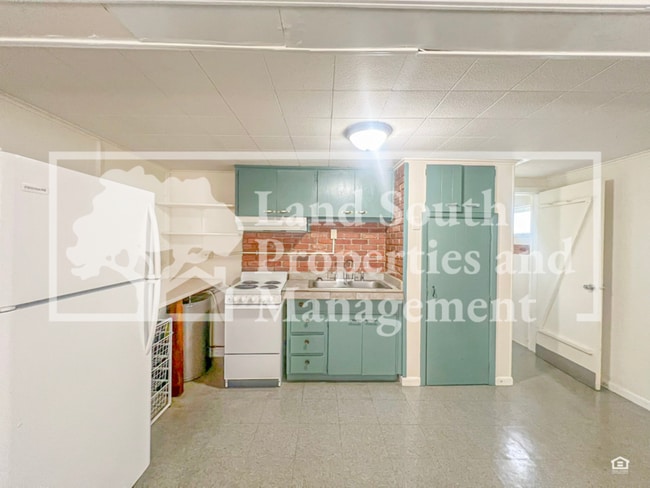 Building Photo - 1030 Lakewood Ct