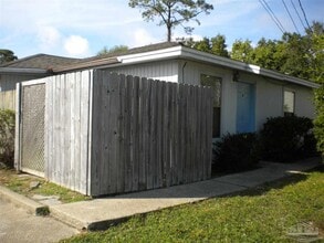 Building Photo - 3262 Maplewood Dr