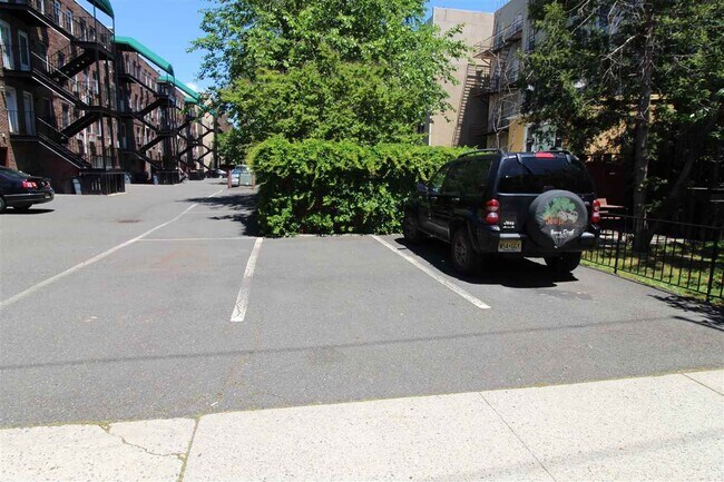 Building Photo - 600 Jefferson St