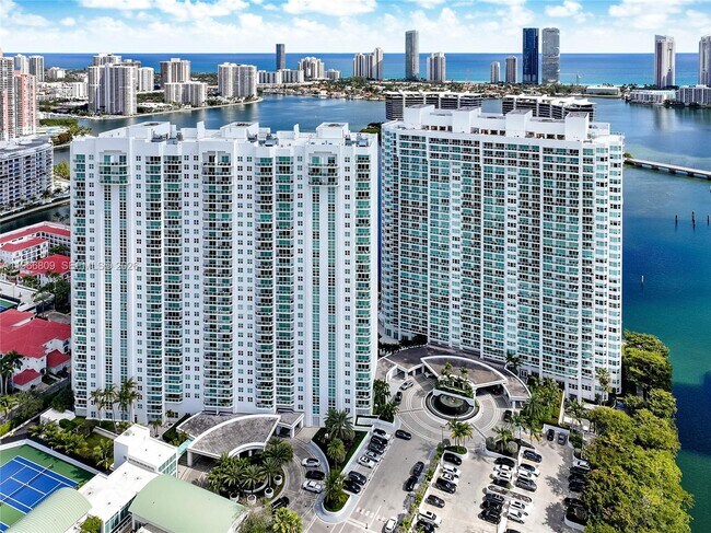 Foto del edificio - 3301 NE 183rd St