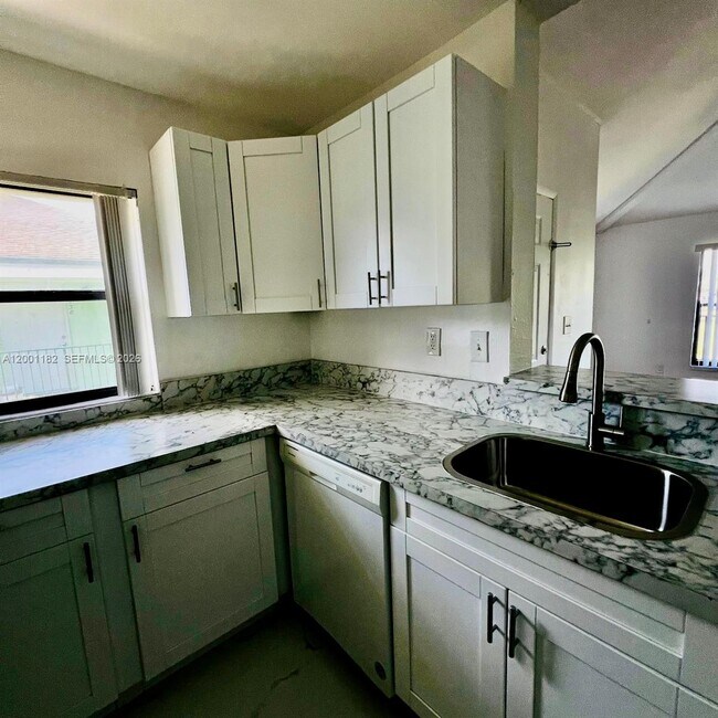 Foto del edificio - 4030 NW 87th Ave