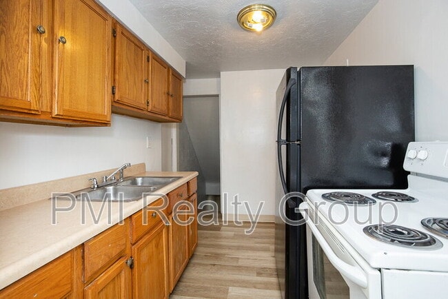Building Photo - 25141 Treadwell Ave