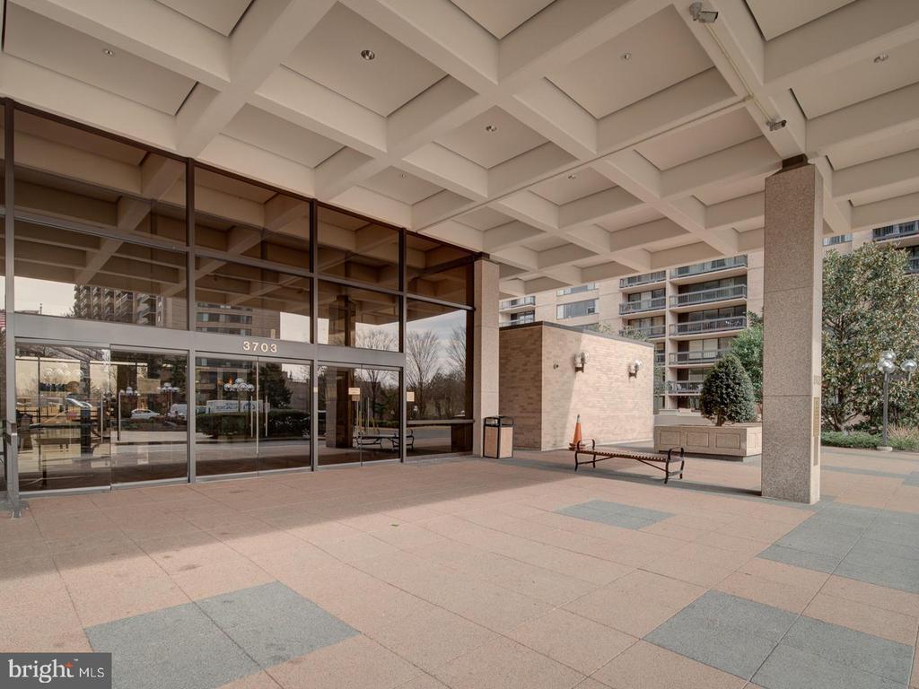 Foto principal - 3705 S George Mason Dr