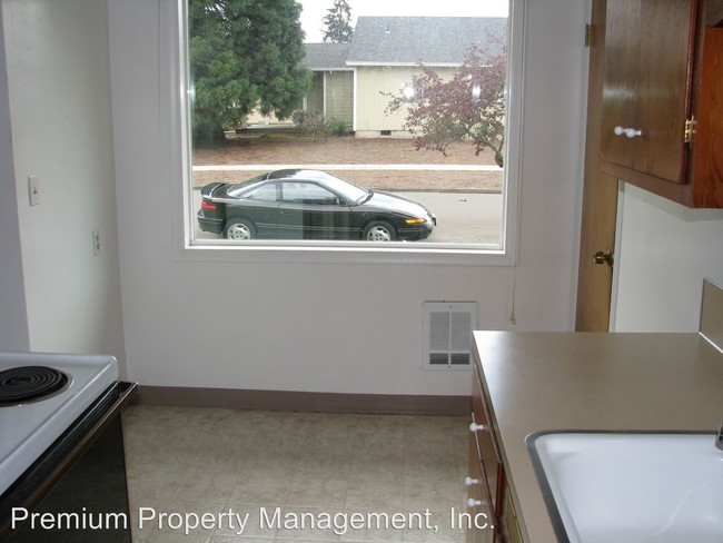 Building Photo - 310 McNary Ave NW