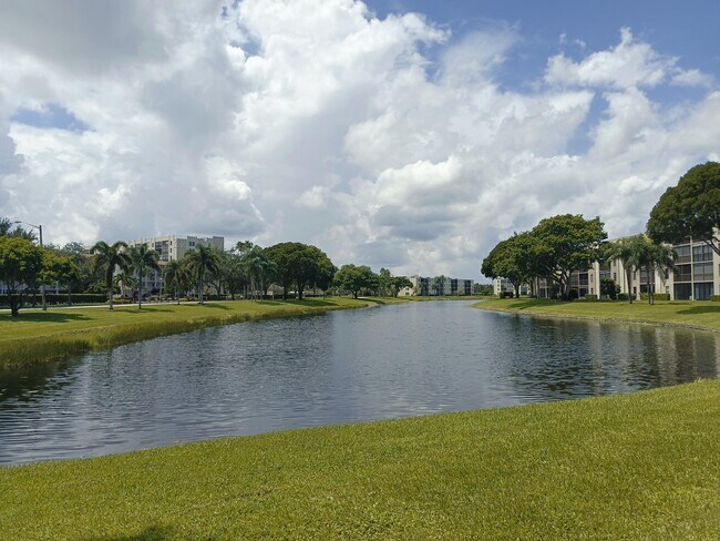 Foto del edificio - 7320 Amberly Ln