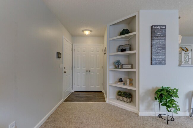 Building Photo - 5008 Lawndale Dr