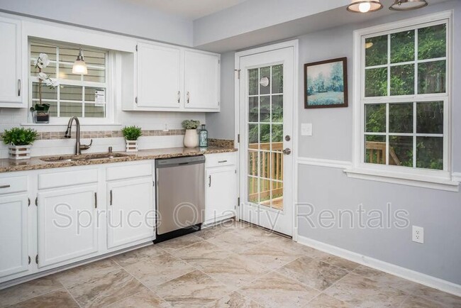 Building Photo - 220 Bridgefield Pl