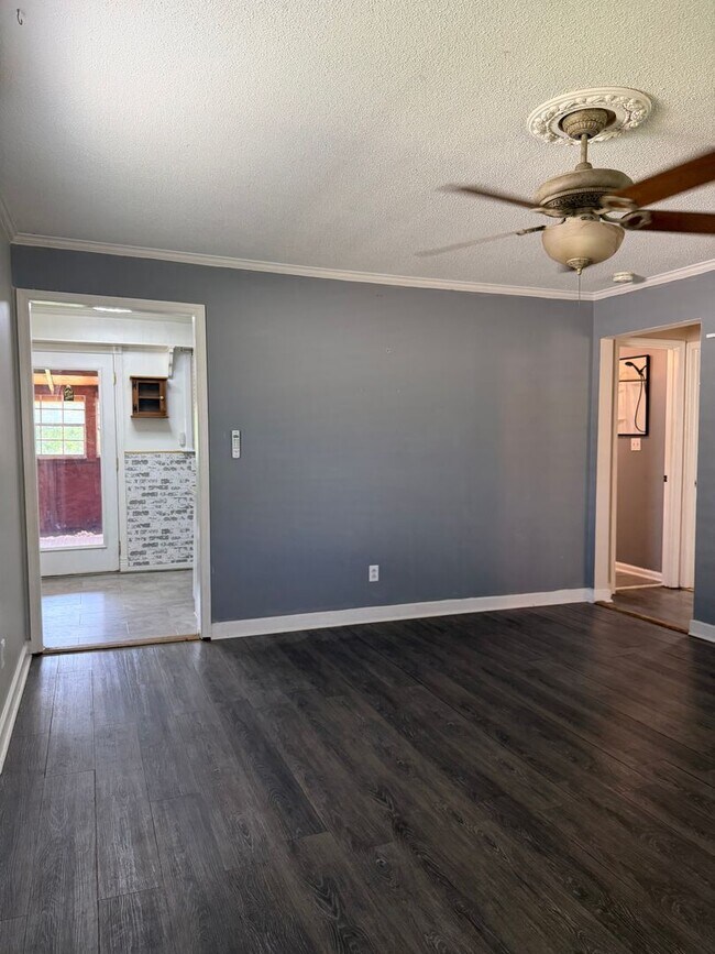 Building Photo - Charming 2-Bedroom Home with an Enclosed Sunroom & Peaceful Outdoor Living