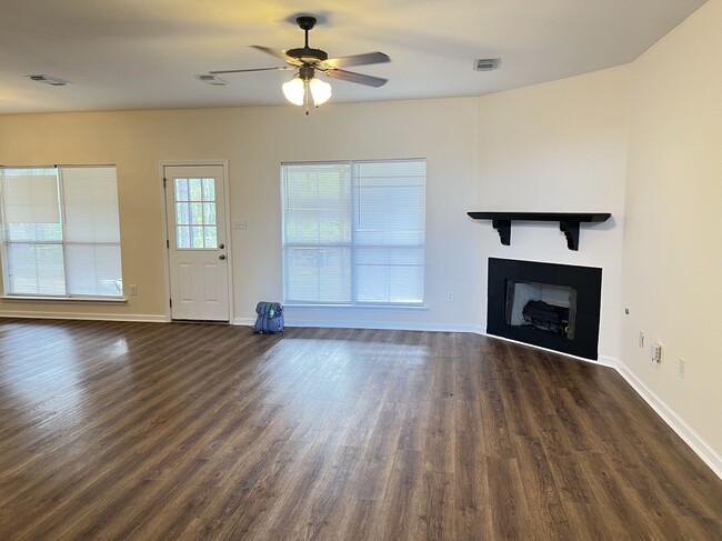 Building Photo - 12359 Falcon Crest Dr