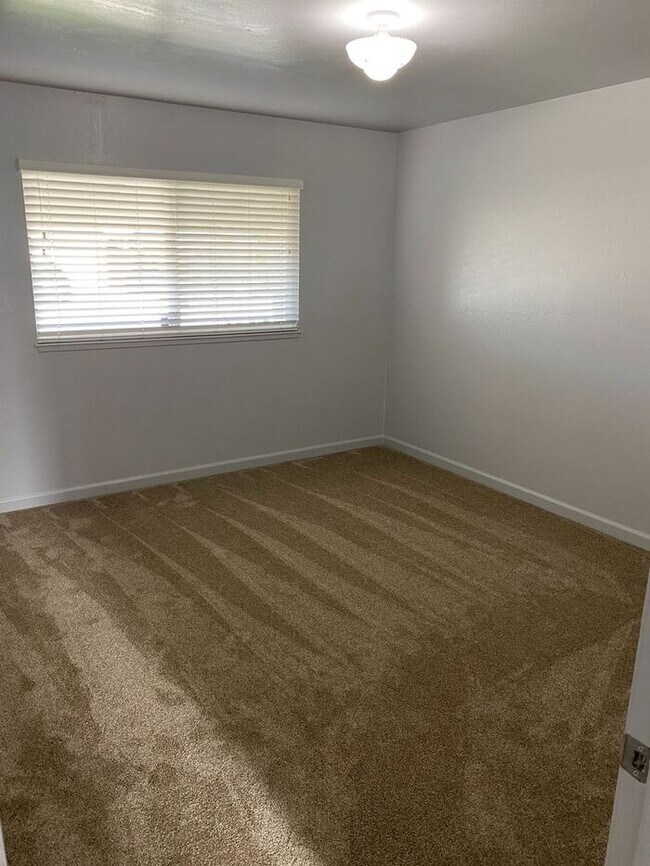 Building Photo - Fabulous 3 Bedroom 1 Bath Single Family Home