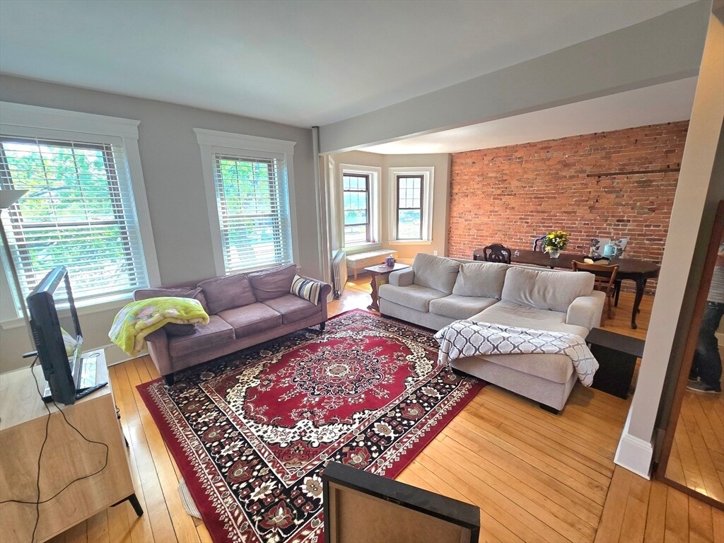 Foto principal - 1165 Commonwealth Ave