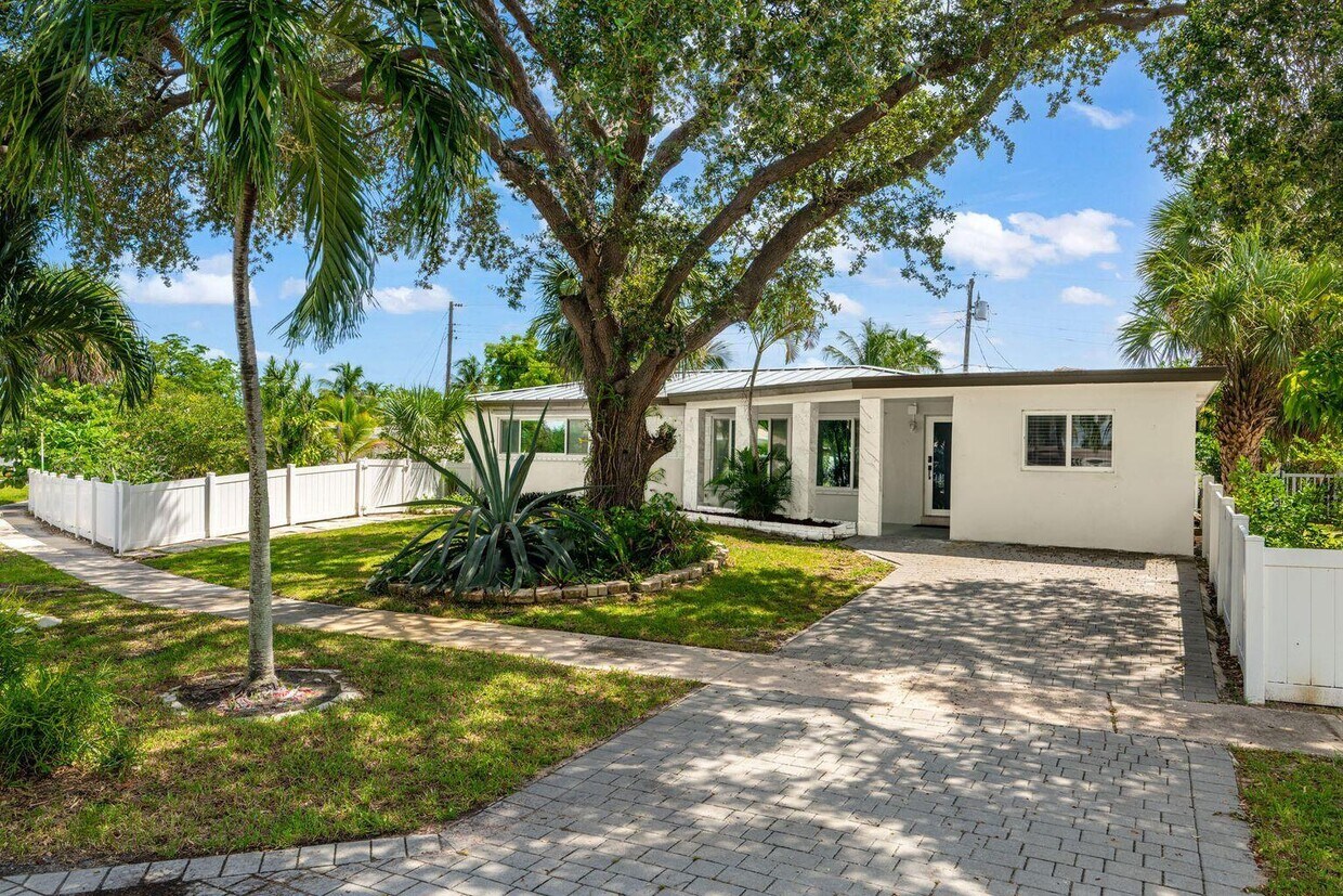 Foto principal - 2298 NE 4th Ave