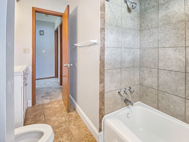 Foto del edificio - 5969 Crestmoor Dr SE