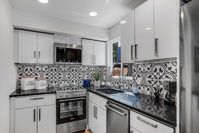 Building Photo - 7007 Alonzo Ave NW
