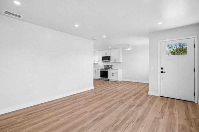 Foto del edificio - ***OPEN HOUSE - Friday 8/29 - 4-6pm***