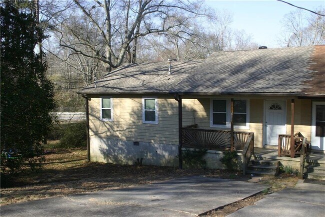 Building Photo - 6694 Young Ct