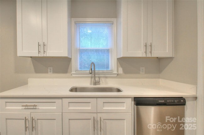 Foto del edificio - 1024 Sharon Dr