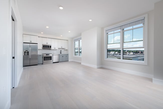 425 Border Street - 425 Border Street Apartments