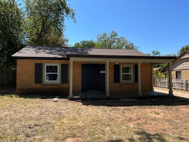 Foto del edificio - Fully Remodeled Home In Great Area Near Ti...