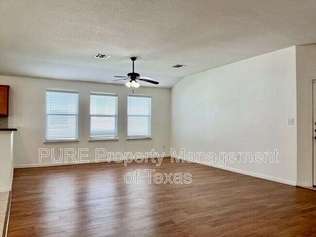 Foto del edificio - 7833 Squirrel Hollow Dr