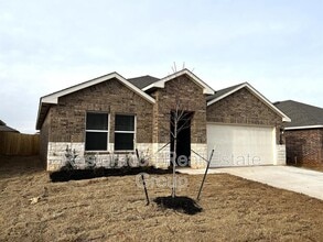 Building Photo - 2717 Dennis Dr