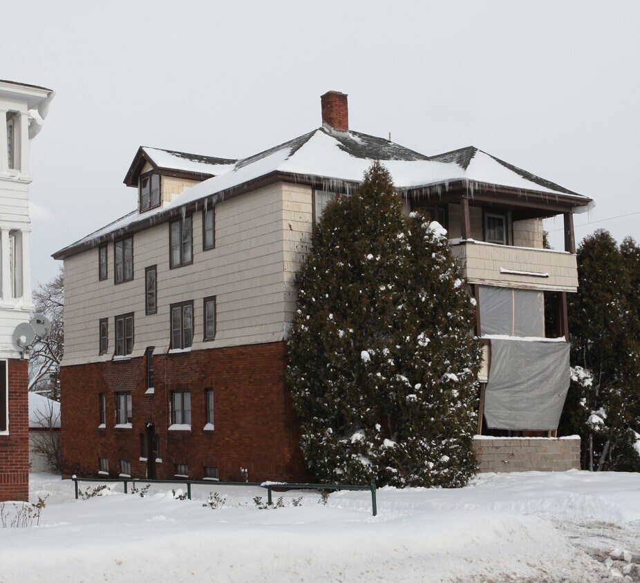 Primary Photo - 3227 James St