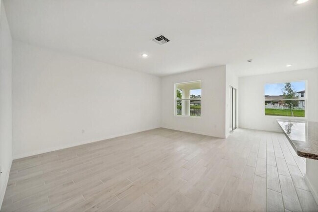 Foto del edificio - 5008 Armina Pl