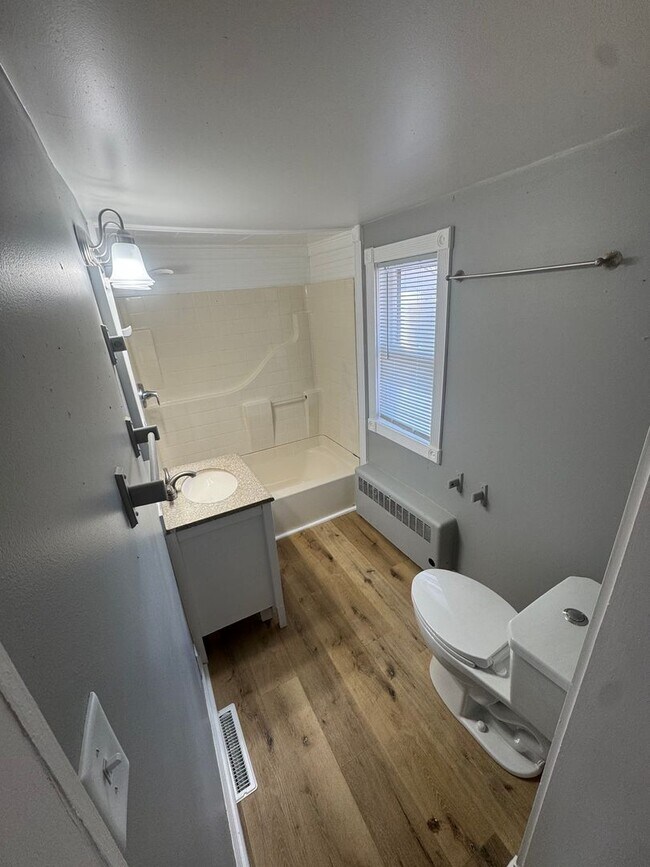 Foto del edificio - 1821 Shawano Ave