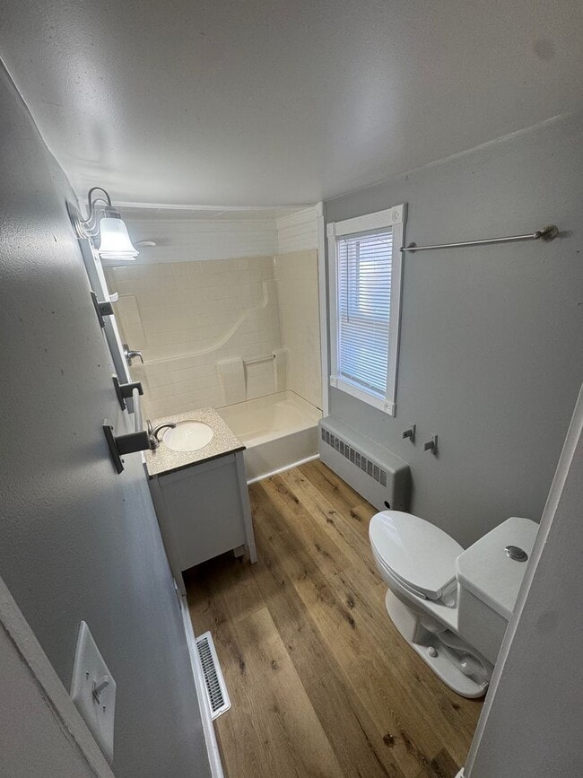 Building Photo - 1821 Shawano Ave