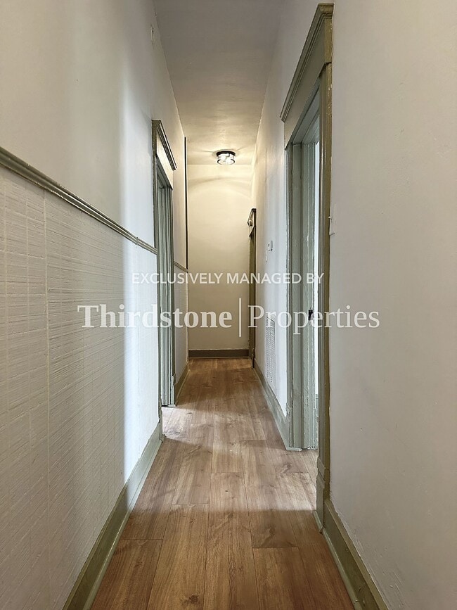 Foto del edificio - 210 E 9th St