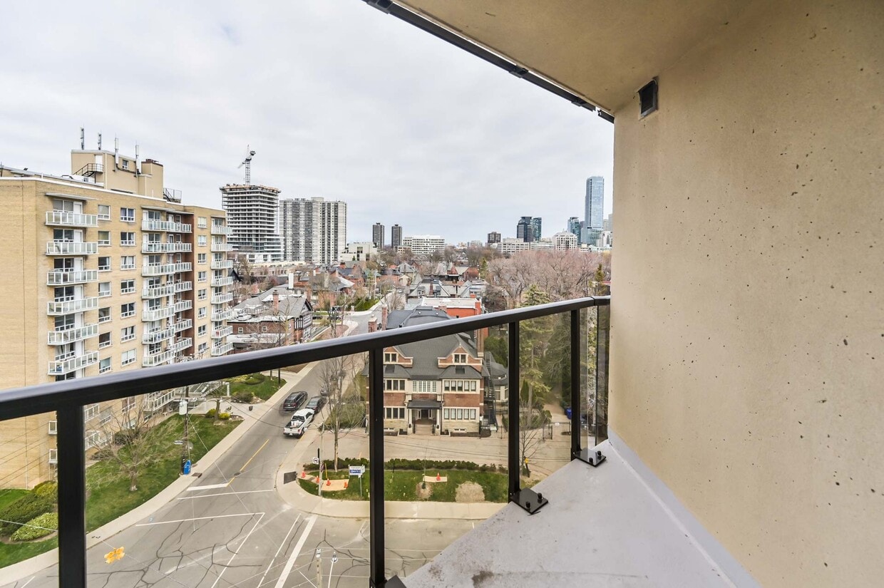 Building Photo - 250 St George St