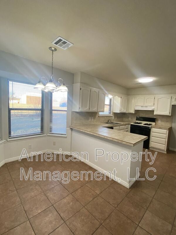 Building Photo - 1132 N Hickory Dr