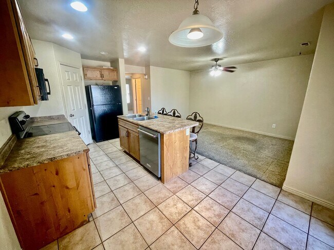 Foto del edificio - Desirable Hidden Valley Townhome