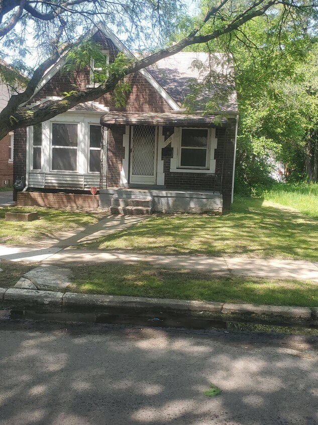 Primary Photo - 8343 Roselawn St