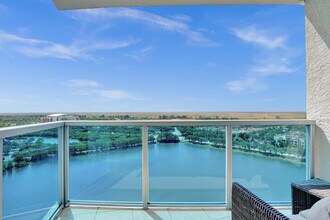 Building Photo - 2641 N Flamingo Rd