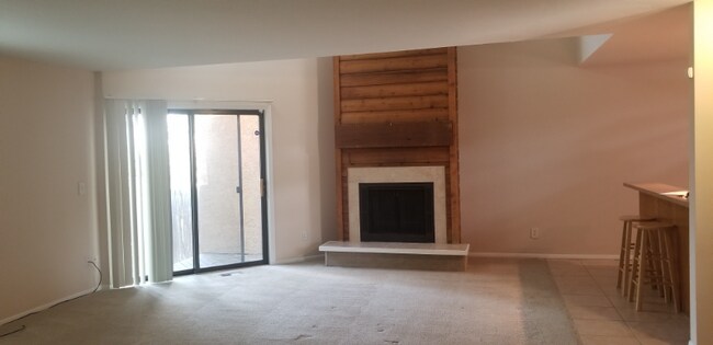 Foto del edificio - 866 Pebblewood Dr