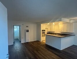 Building Photo - Tea House