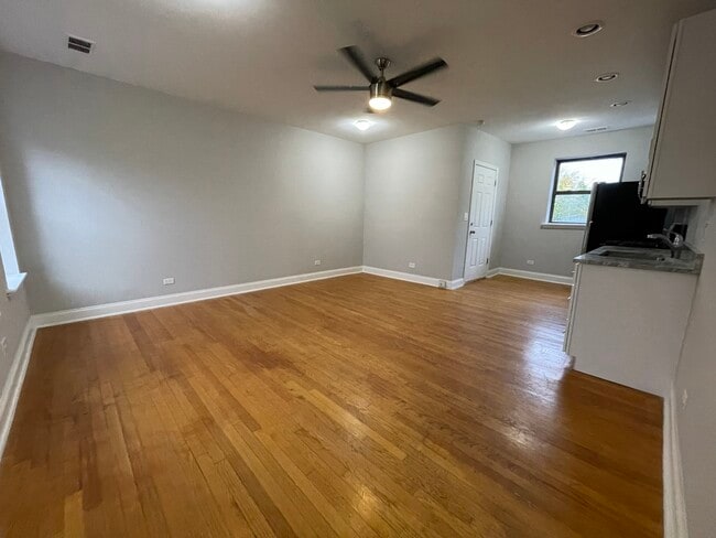 Foto del edificio - 6442 N Hamilton Ave