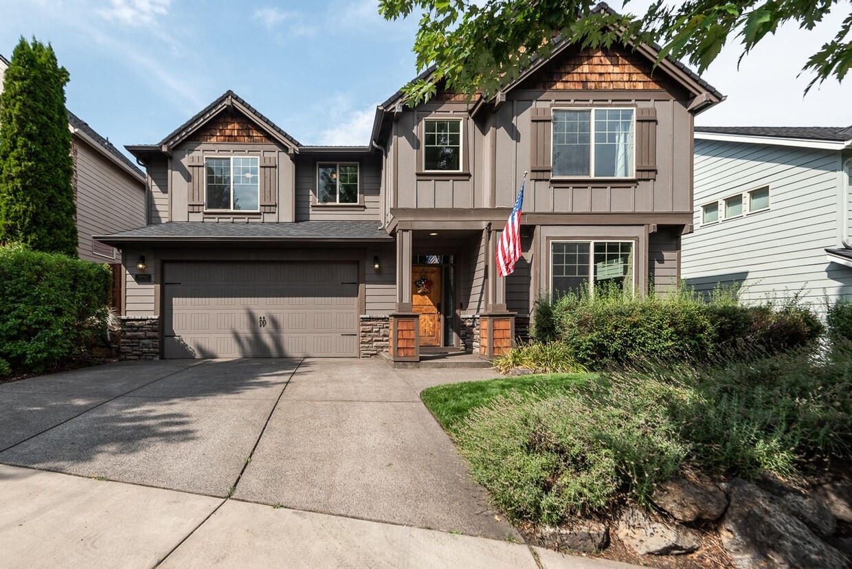 Primary Photo - 4-Bedroom Home Near Pine Nursery Park Smar...