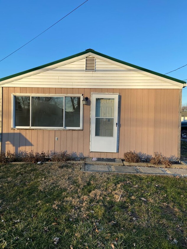 Primary Photo - Buckeye Lake Two Bedroom House