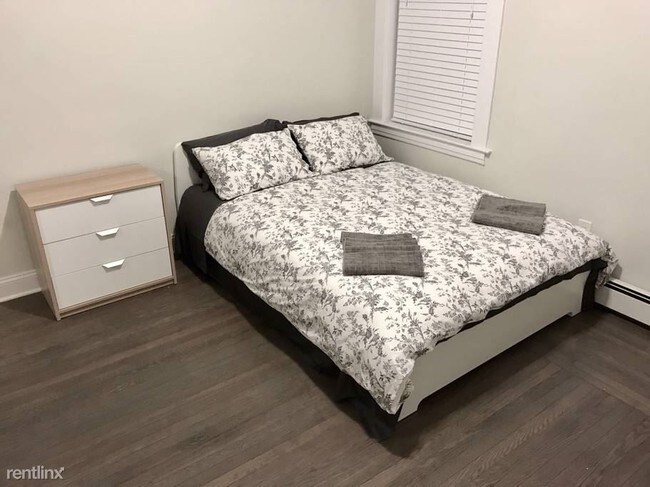 Foto del edificio - 2 br, 1 bath  - 90 Bristol St Apt 9