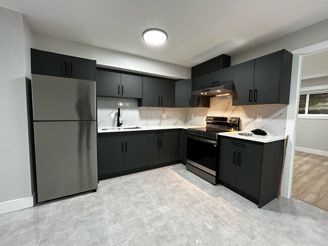 Building Photo - 11133 81 Av