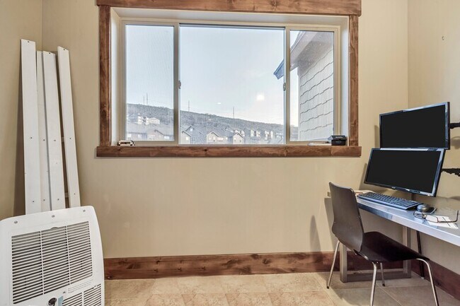 Building Photo - 13412 Alexis Dr