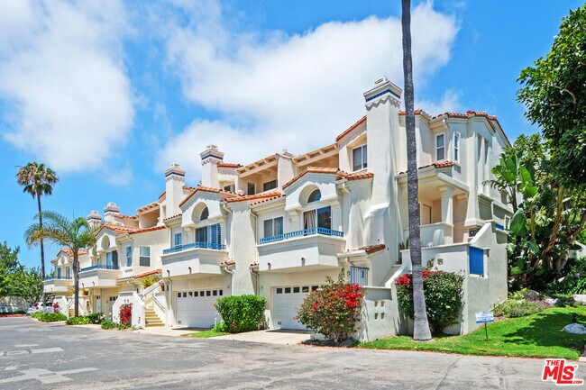 Foto del edificio - 6475 Zuma View Pl