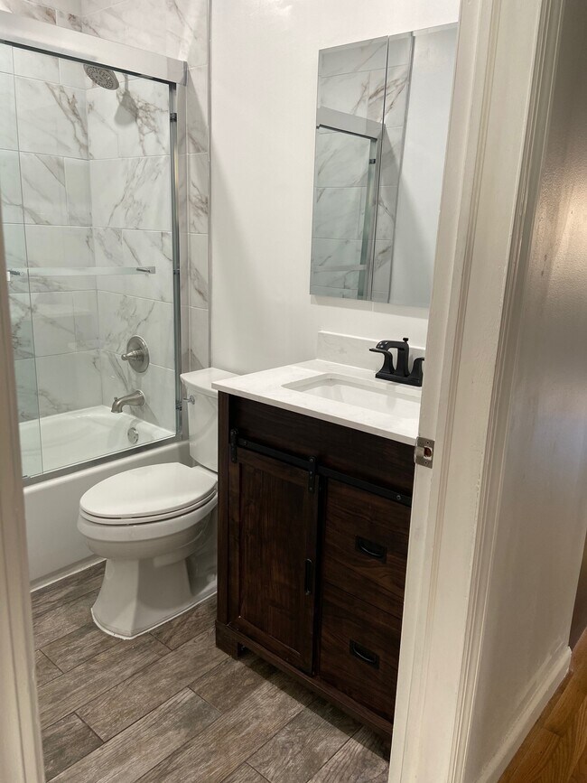 spacious bathroom - 90 S 3rd St